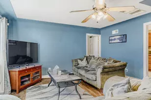 1605 Oakland St, Aurora, CO 80010 - Photo 6