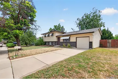 446 S Lima Circle, Aurora, CO 80012 - Photo 2