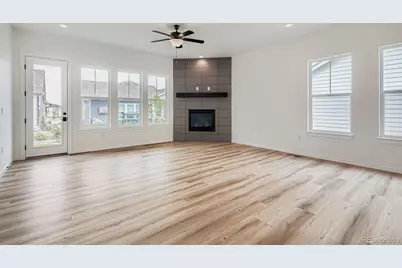 8925 S Riviera Way, Aurora, CO 80016 - Photo 4