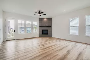 8925 S Riviera Way, Aurora, CO 80016 - Photo 4