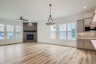 8925 S Riviera Way, Aurora, CO 80016 - Photo 8