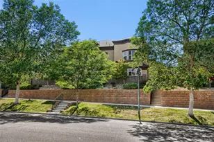 609 W Burgundy St, Littleton, CO 80129 - Photo 2
