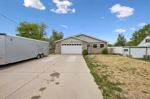 6137 Kearney St, Commerce City, CO 80022 - Photo 2
