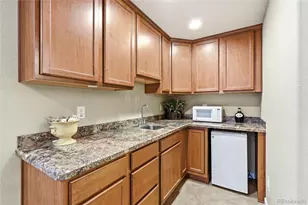 1601 S Buchanan Cir, Aurora, CO 80018 - Photo 26