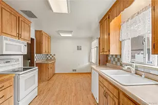 2398 Oakland St, Aurora, CO 80010 - Photo 10