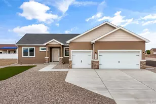 729 Campbell Ln, Pueblo, CO 81007 - Photo 1