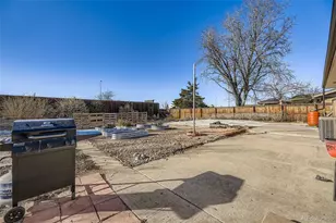 471 Iola St, Aurora, CO 80010 - Photo 24
