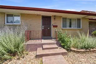 7290 S Penrose Ct, Centennial, CO 80122 - Photo 4