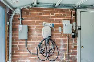 2520 Locust St, Denver, CO 80207 - Photo 28