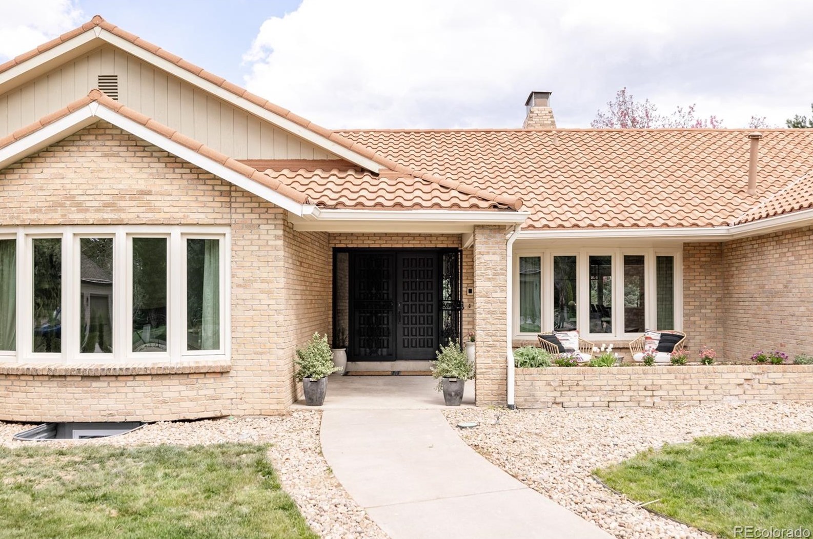 965 Logan Cir, Littleton, CO 80121-1211