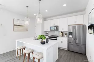 126 S Vandriver Wy, Aurora, CO 80018 - Photo 2