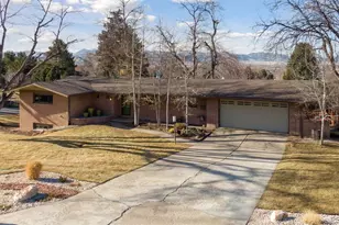 17 Hillside Dr, Wheat Ridge, CO 80215 - Photo 2