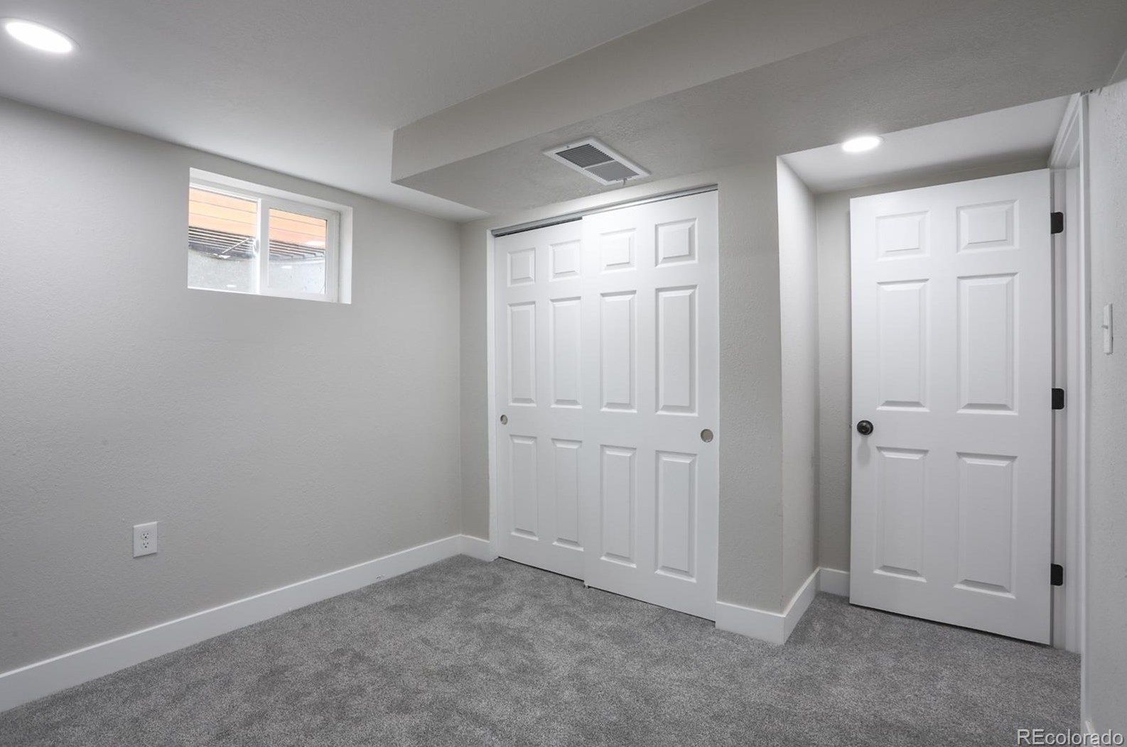 1652 Knox Ct, Denver CO  80219-4527 exterior