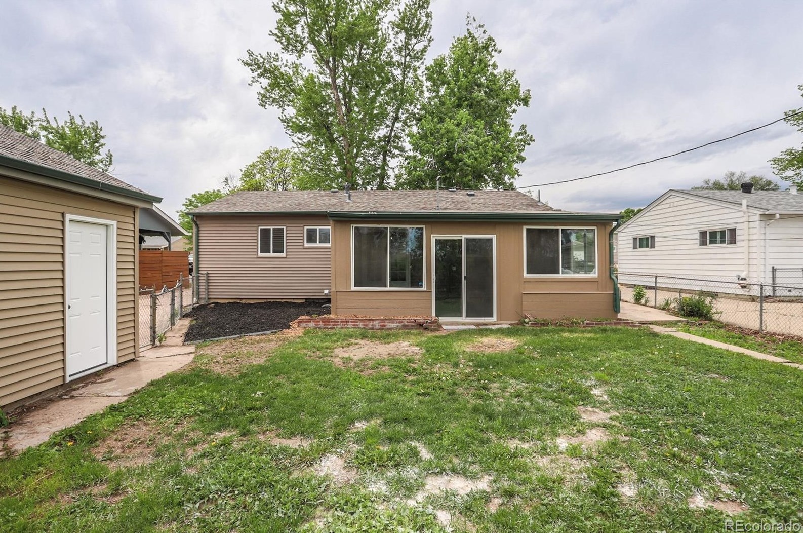 1652 Knox Ct, Denver CO  80219-4527 exterior