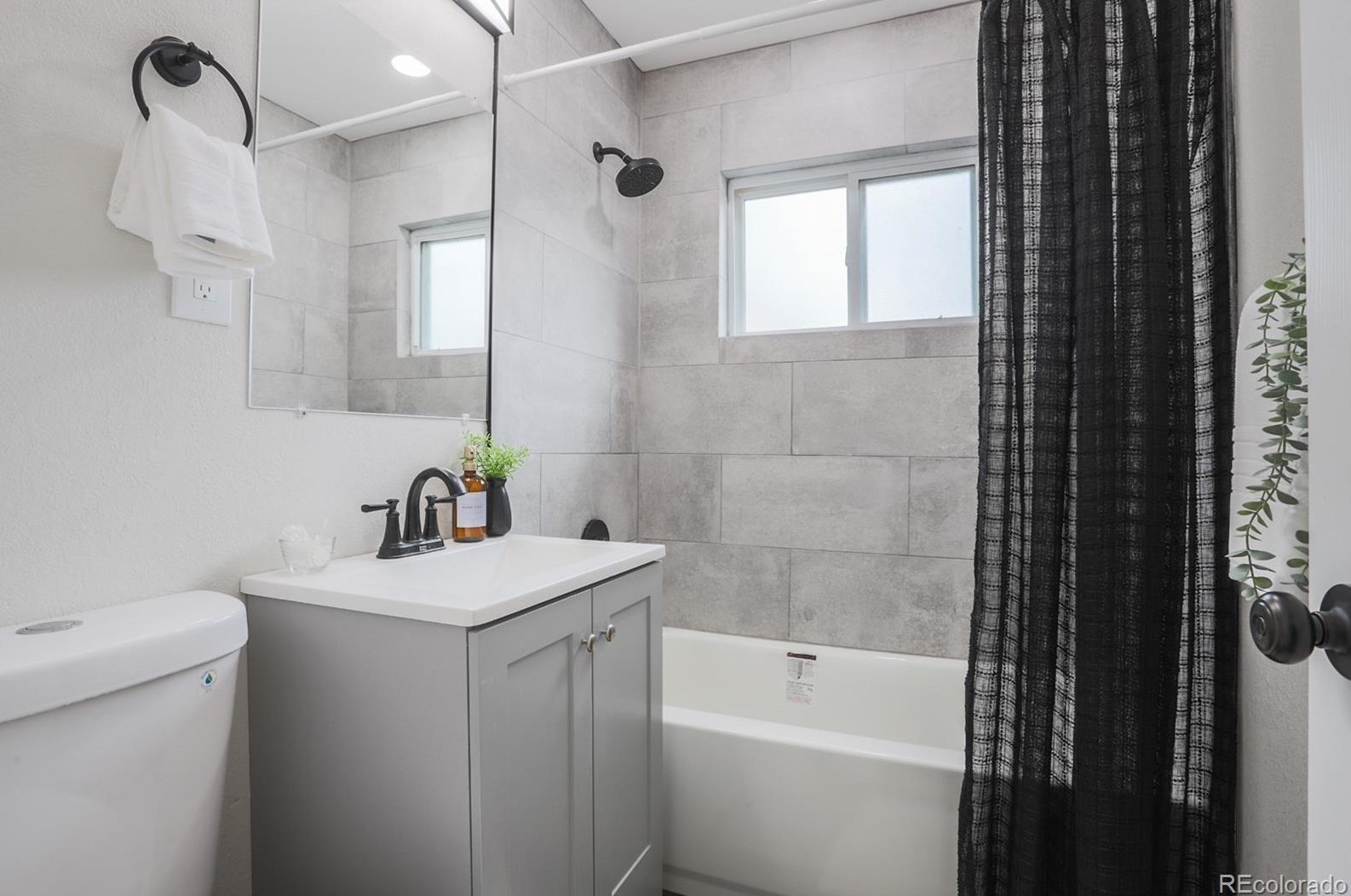 1652 Knox Ct, Denver CO  80219-4527 exterior