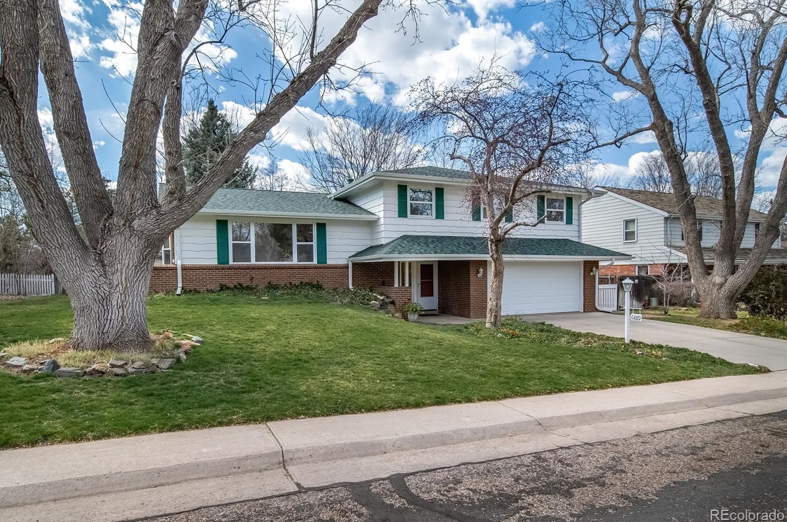 6889 Bemis St, Littleton, CO 80120-3601