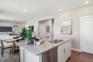 9918 Danube Ct, Commerce City, CO 80022 - Photo 12