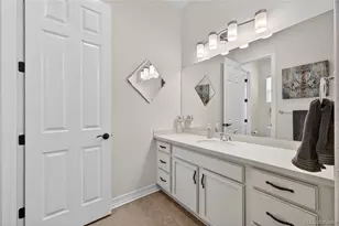 27560 E Lakeview Dr, Aurora, CO 80016 - Photo 14