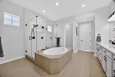 27560 E Lakeview Drive, Aurora, CO 80016 - Photo 32