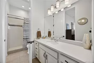 27560 E Lakeview Dr, Aurora, CO 80016 - Photo 16