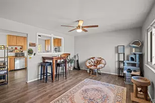 946 Hutchinson Dr, Colorado Springs, CO 80910 - Photo 4