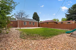 2621 Leyden St, Denver, CO 80207 - Photo 28