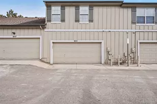 835 S Evanston Cir, Aurora, CO 80012 - Photo 18