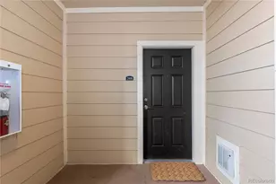 5756 N Genoa Way, Aurora, CO 80019 - Photo 2