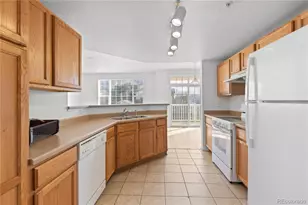 5756 N Genoa Way, Aurora, CO 80019 - Photo 8