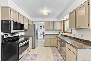 18744 E Brown Pl, Aurora, CO 80013 - Photo 8