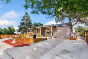 886 Kingston St, Aurora, CO 80010 - Photo 2