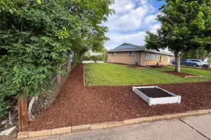 627 S Jasmine Way, Denver, CO 80224 - Photo 2