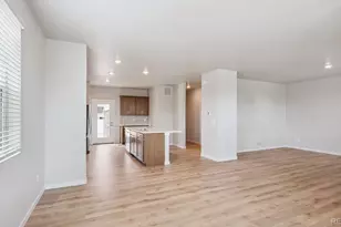 688 N Ukraine St, Aurora, CO 80018 - Photo 6