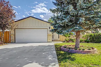 884 Madison Way, Bennett, CO 80102 - Photo 2