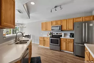 1381 S Cathay Ct, Aurora, CO 80017 - Photo 8