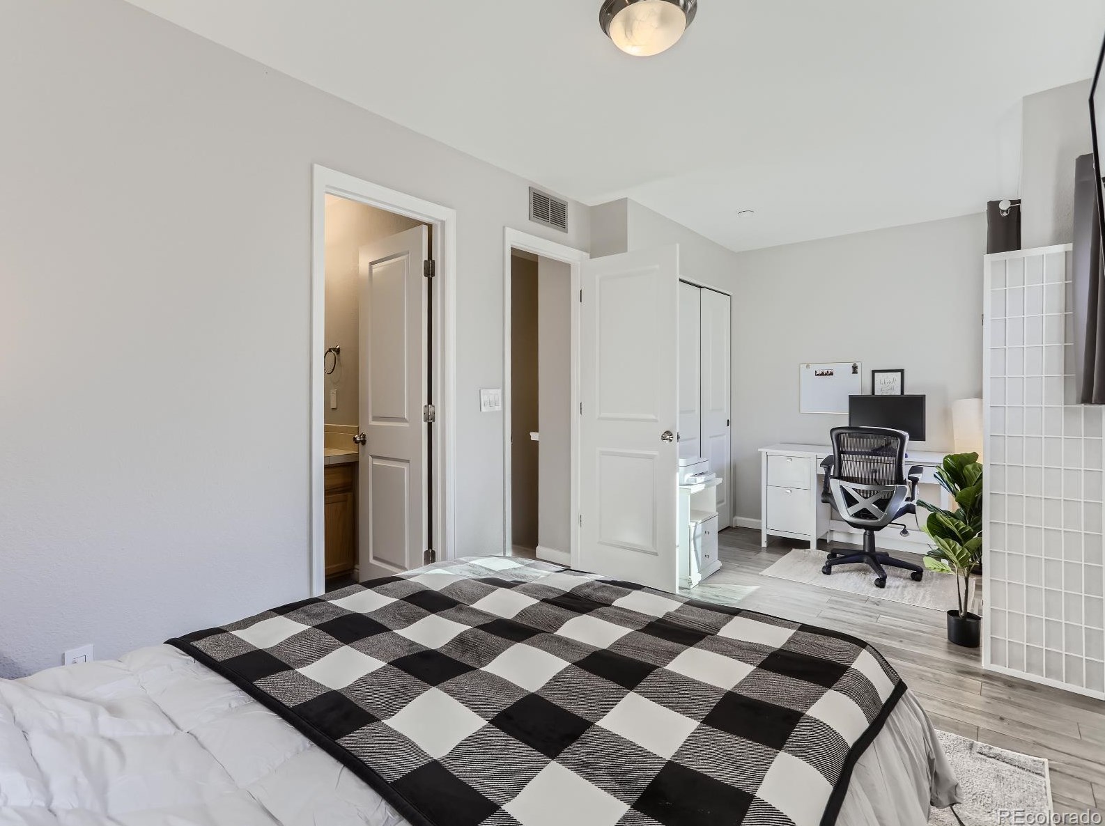 6355 Ohio Ave, Denver CO  80224-1488 exterior