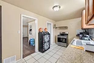1717 Clinton St, Aurora, CO 80010 - Photo 48