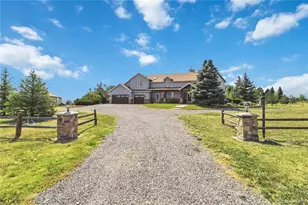 8124 S Ireland Way, Aurora, CO 80016 - Photo 2