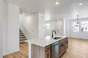 696 N Tempe St, Aurora, CO 80018 - Photo 12
