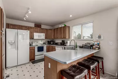 2039 Espana Way, Aurora, CO 80011 - Photo 14
