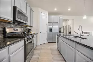 1056 S Elk Way, Aurora, CO 80018 - Photo 14