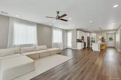 257 S Scottsburg Court, Aurora, CO 80018 - Photo 2