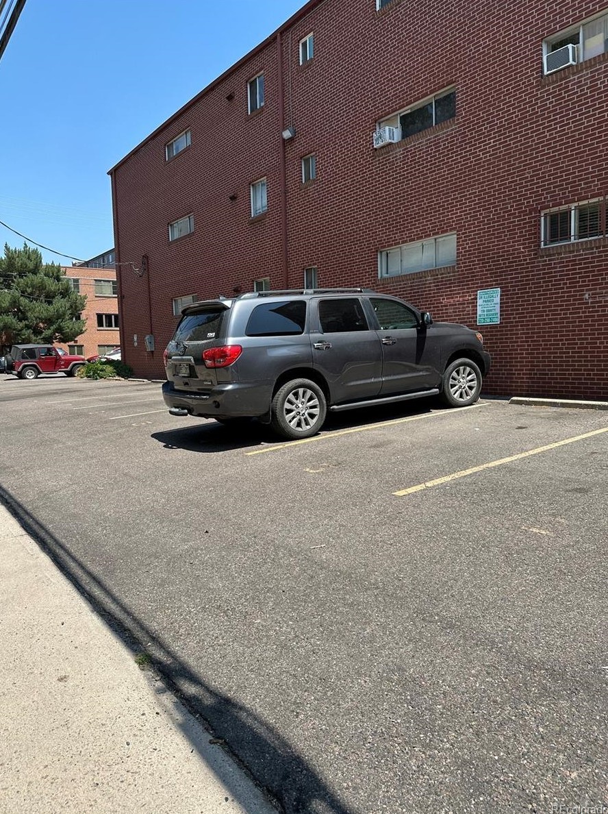 2401 Gaylord St, Denver CO  80205-5629 exterior