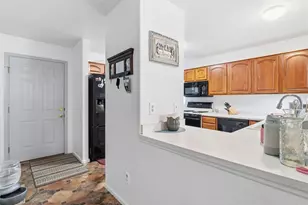 1960 Espana Way, Aurora, CO 80011 - Photo 8