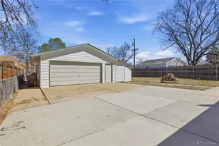 800 Vaughn St, Aurora, CO 80011 - Photo 2