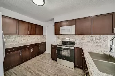 4666 Freeport Way, Denver, CO 80239 - Photo 6