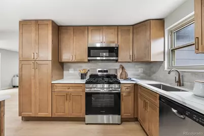 10439 Independence Street, Broomfield, CO 80021 - Photo 8