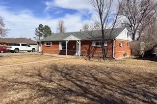 129 Del Mar Circle, Aurora, CO 80011 - Photo 2