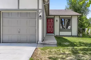 17483 E Temple Dr, Aurora, CO 80015 - Photo 2