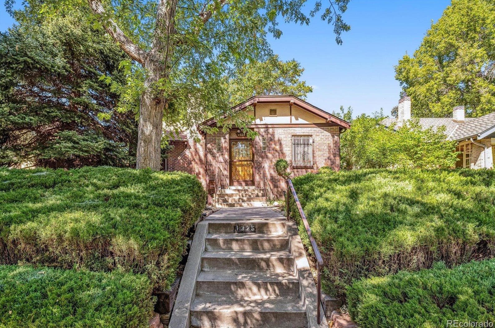 1325 Clermont St, Denver, CO 80222-3416